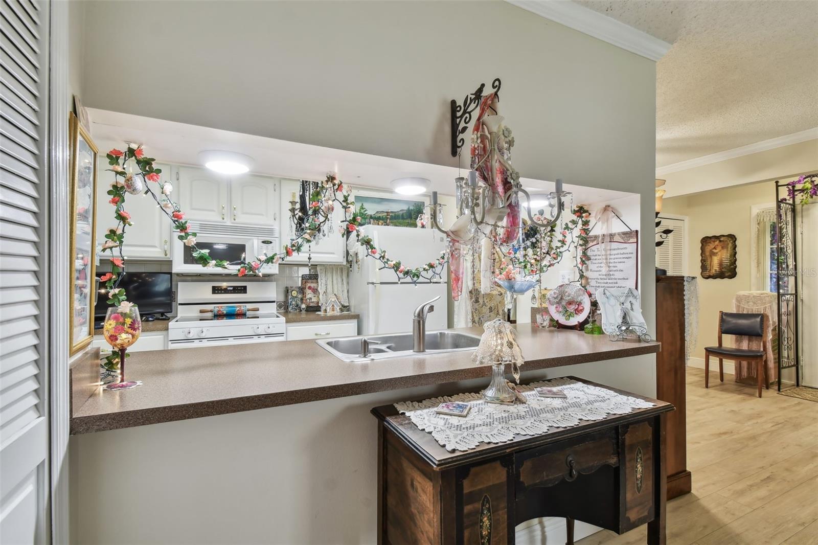 10182 SEMINOLE ISLAND DR, LARGO, FL, 33773