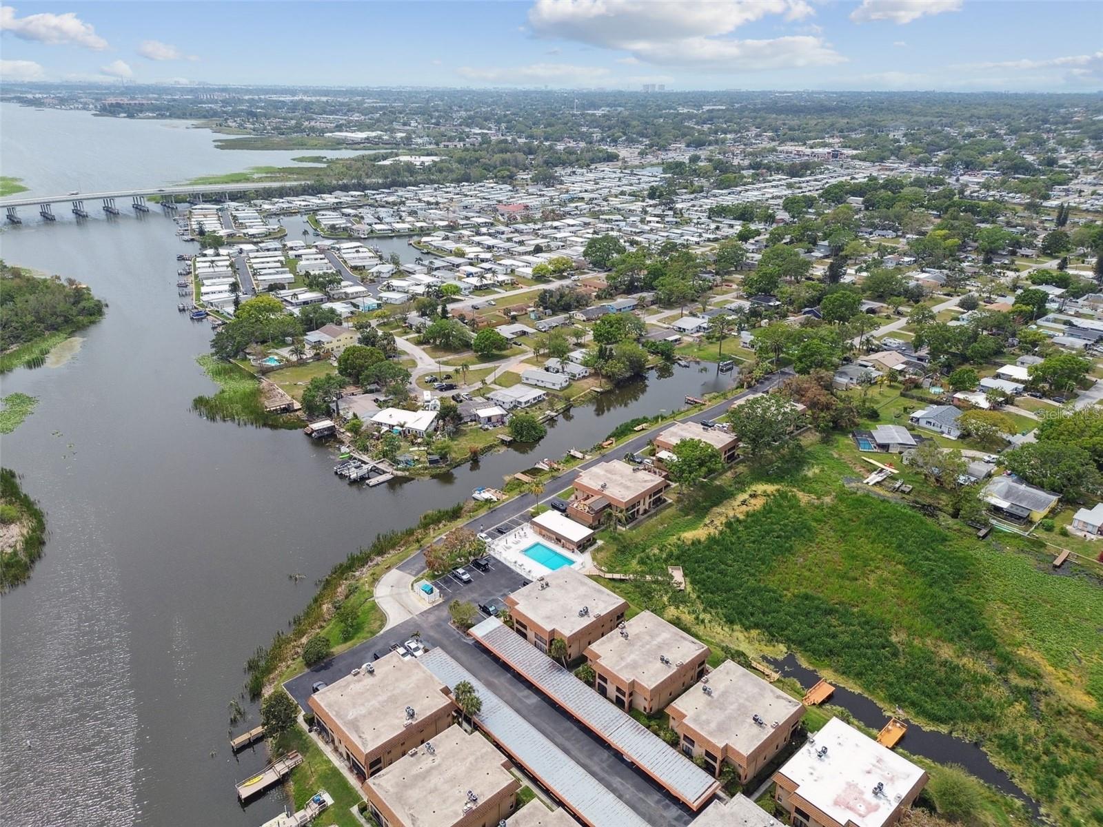 10182 SEMINOLE ISLAND DR, LARGO, FL, 33773