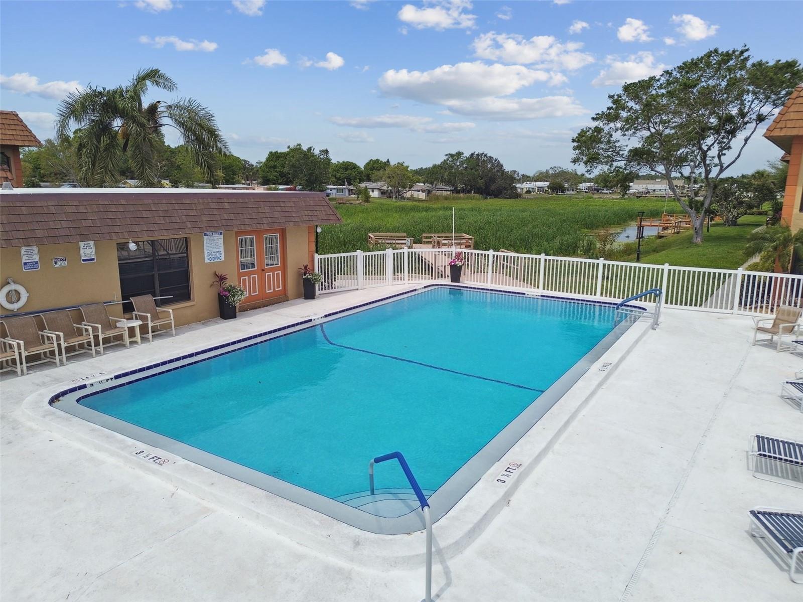10182 SEMINOLE ISLAND DR, LARGO, FL, 33773