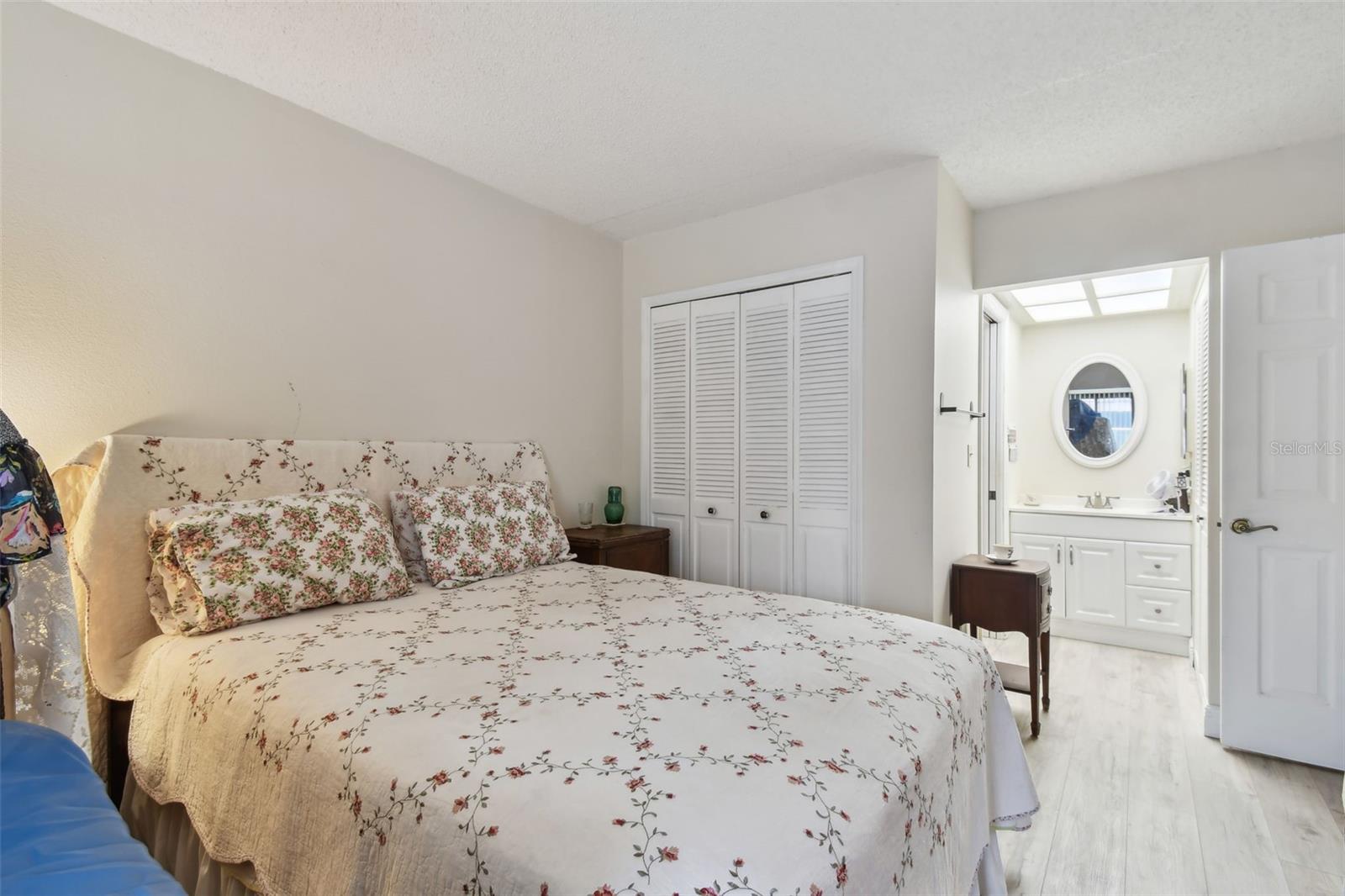 10182 SEMINOLE ISLAND DR, LARGO, FL, 33773