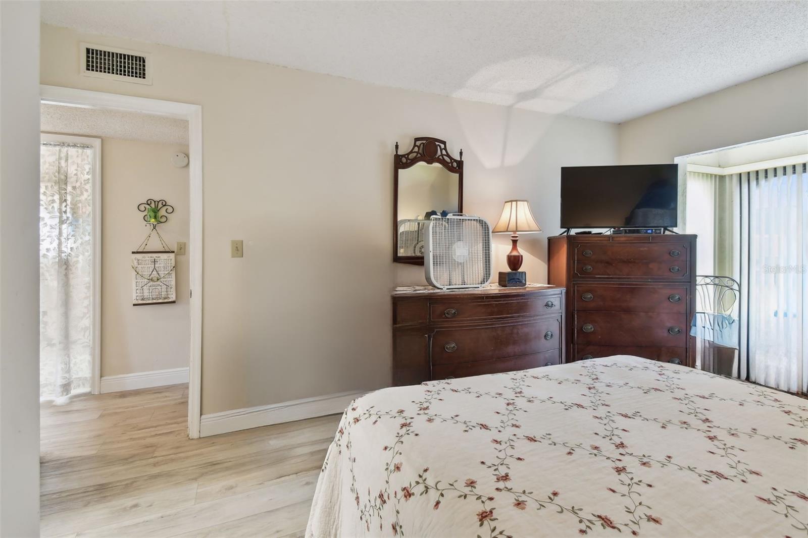 10182 SEMINOLE ISLAND DR, LARGO, FL, 33773