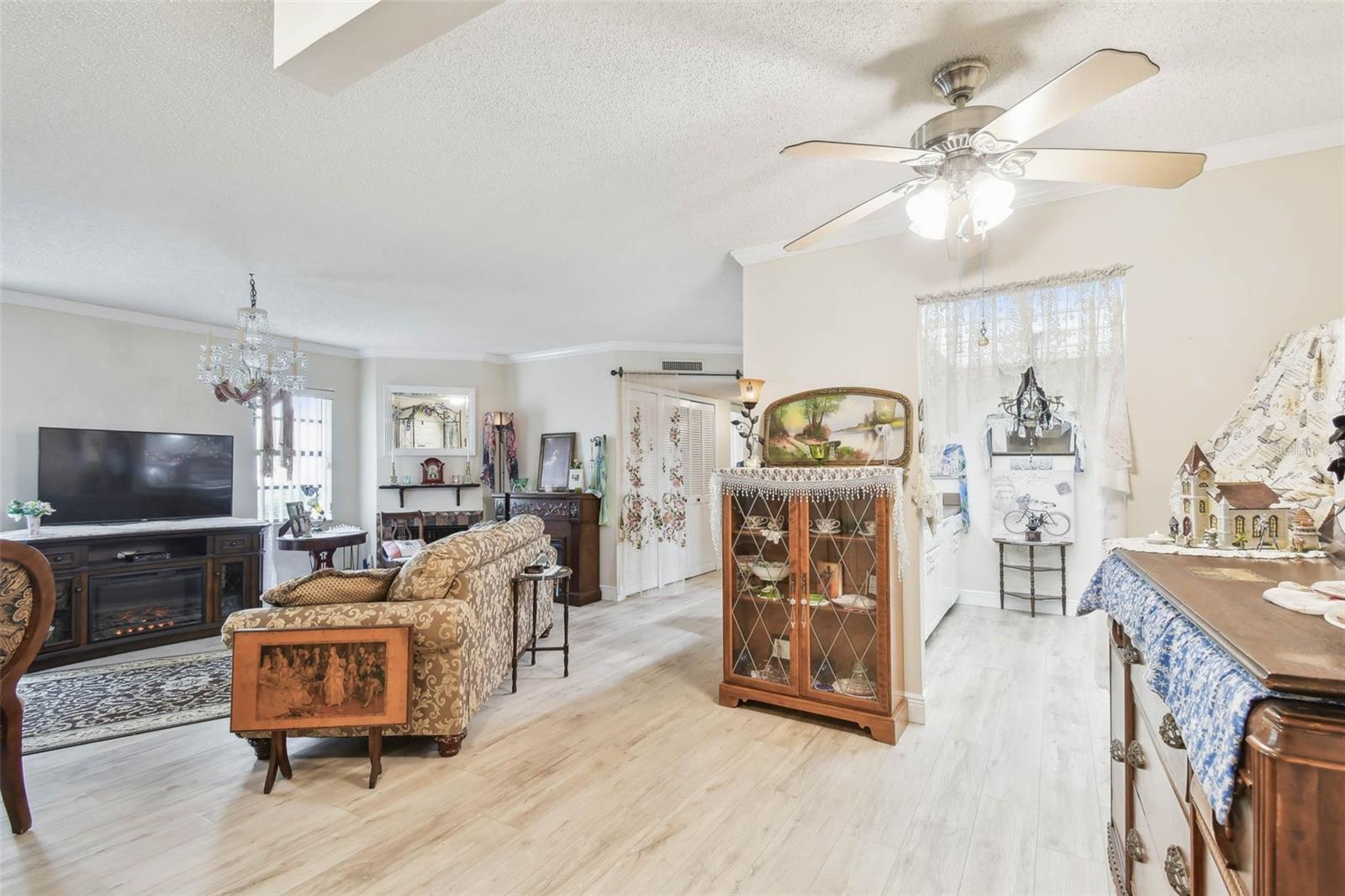 10182 SEMINOLE ISLAND DR, LARGO, FL, 33773