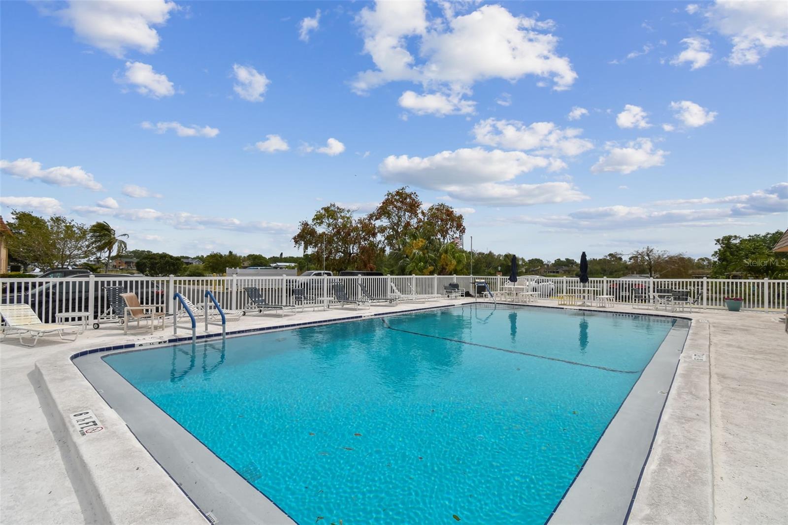 10182 SEMINOLE ISLAND DR, LARGO, FL, 33773