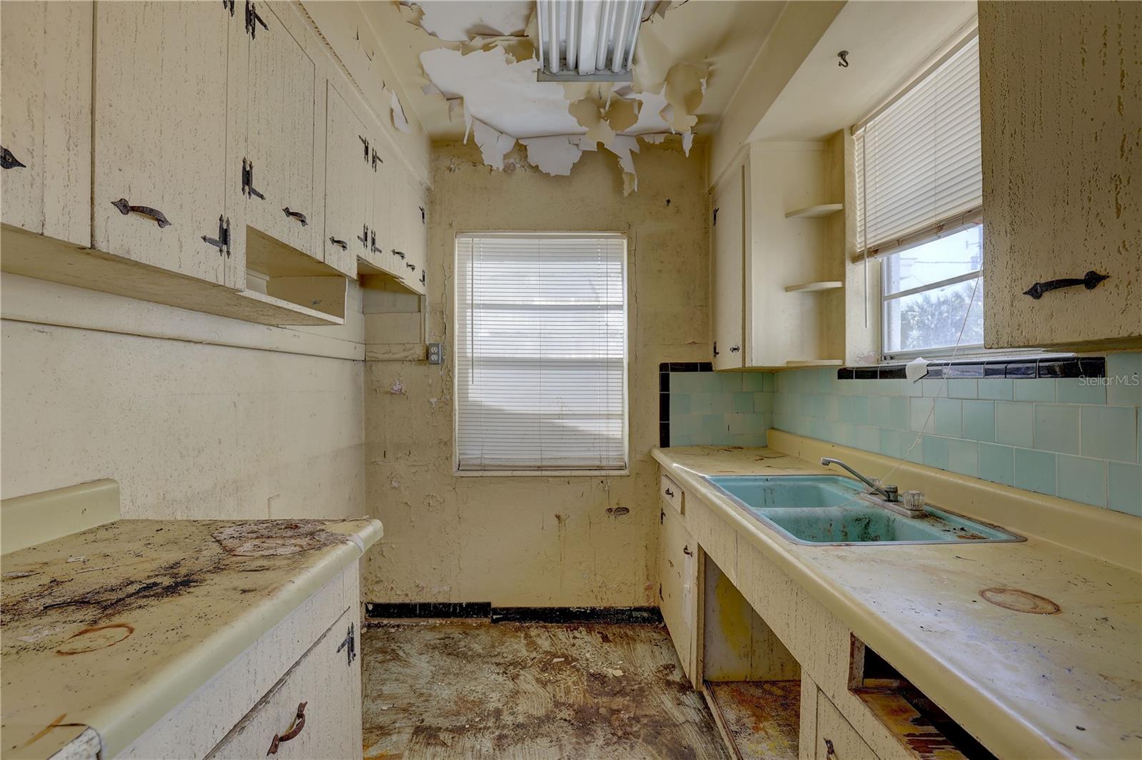 440 S BAYSHORE DR, MADEIRA BEACH, FL, 33708