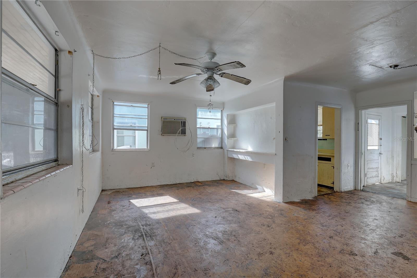 440 S BAYSHORE DR, MADEIRA BEACH, FL, 33708