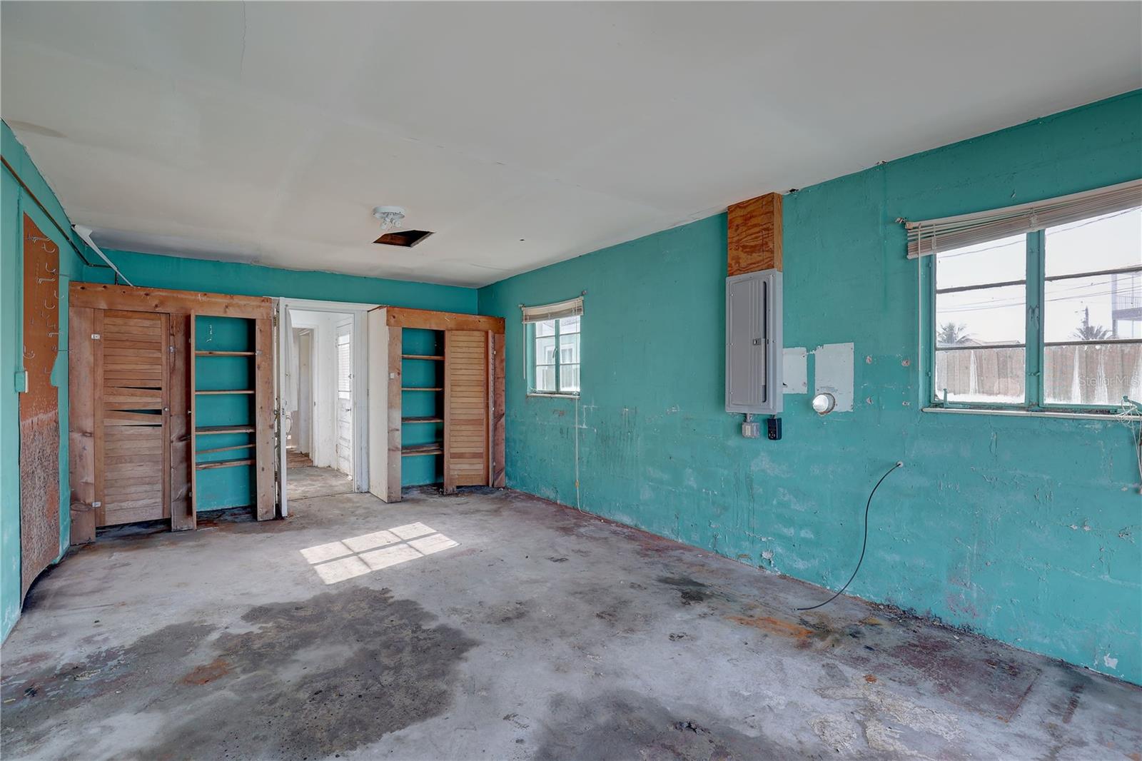 440 S BAYSHORE DR, MADEIRA BEACH, FL, 33708