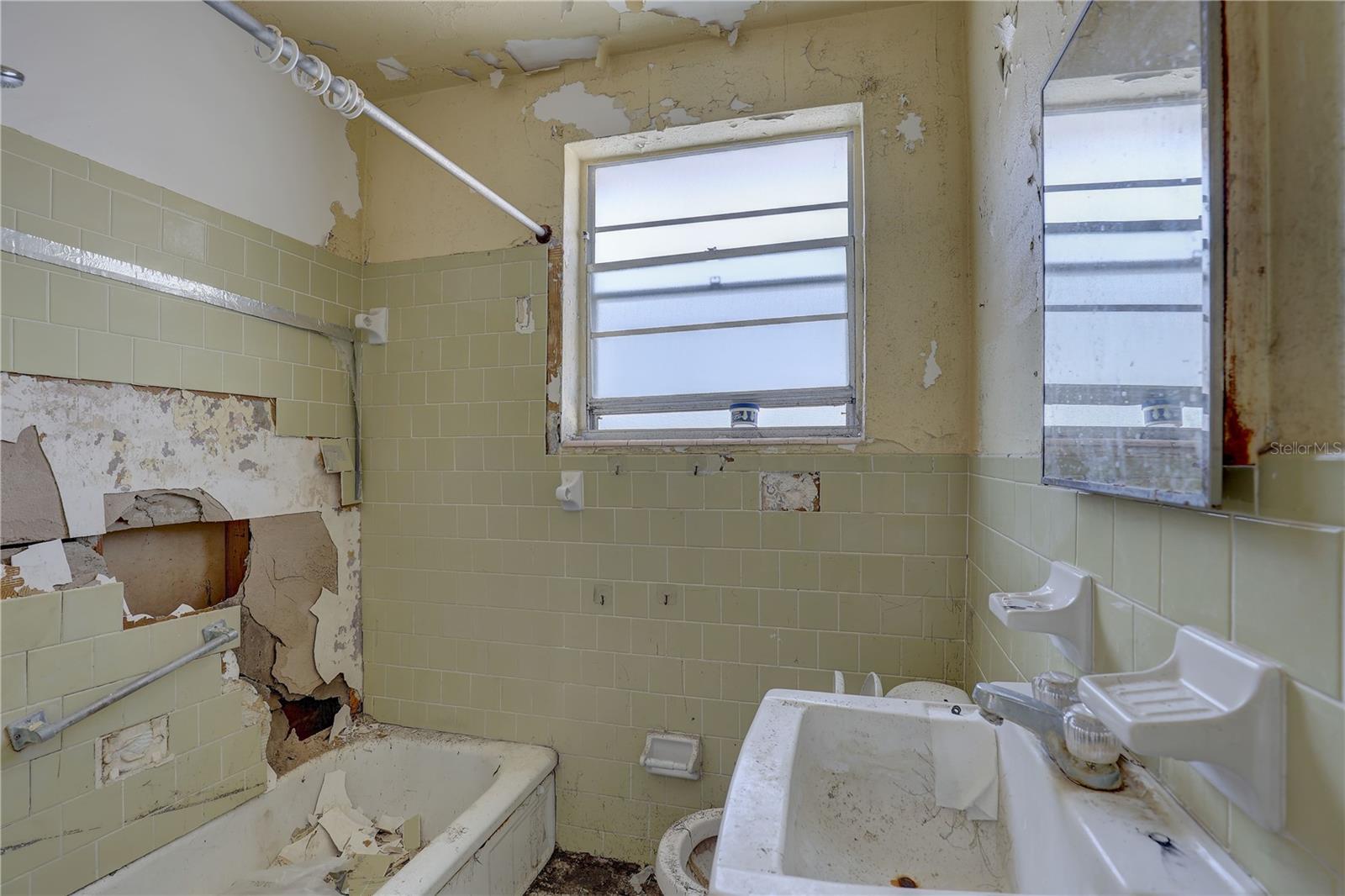 440 S BAYSHORE DR, MADEIRA BEACH, FL, 33708