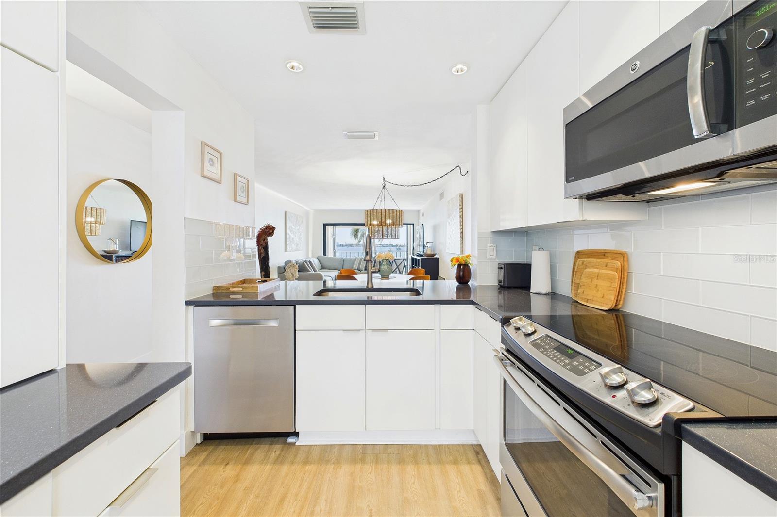 6365 BAHIA DEL MAR BLVD #210, ST PETERSBURG, FL, 33715