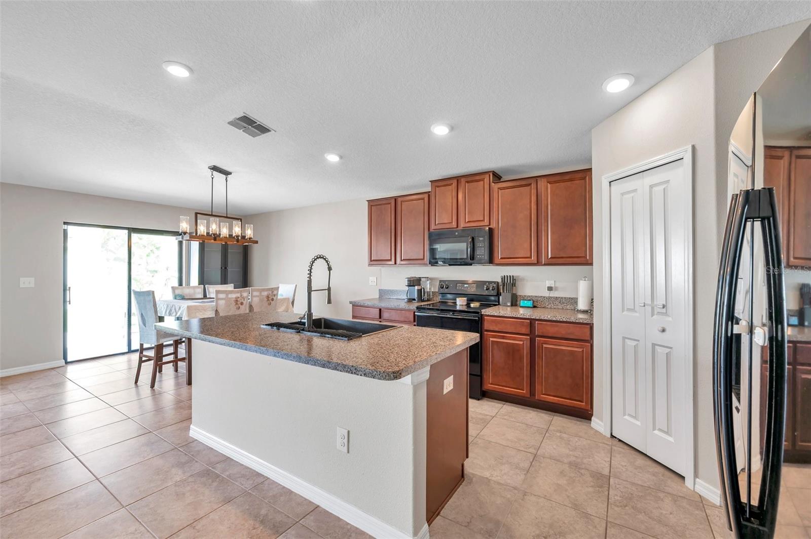 4201 GLOBE THISTLE DR, TAMPA, FL, 33619