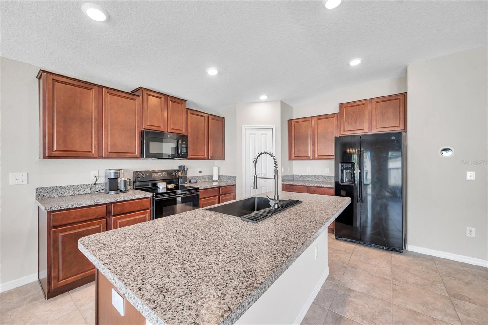 4201 GLOBE THISTLE DR, TAMPA, FL, 33619