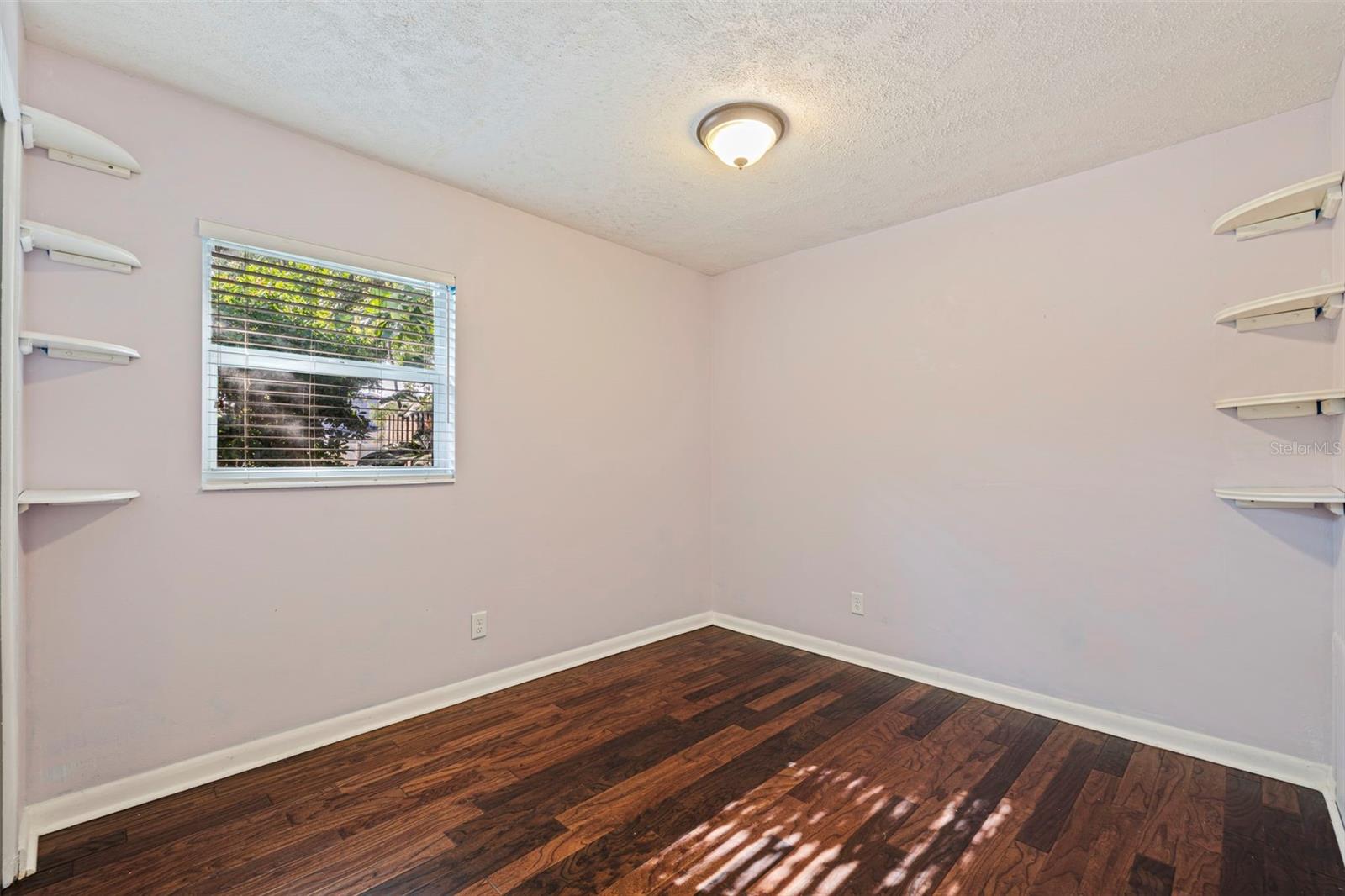 1572 84TH AVE N, ST PETERSBURG, FL, 33702