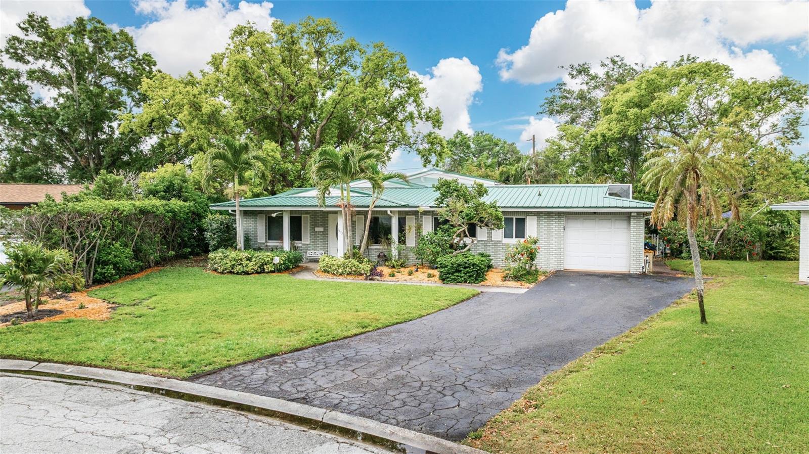 1572 84TH AVE N, ST PETERSBURG, FL, 33702