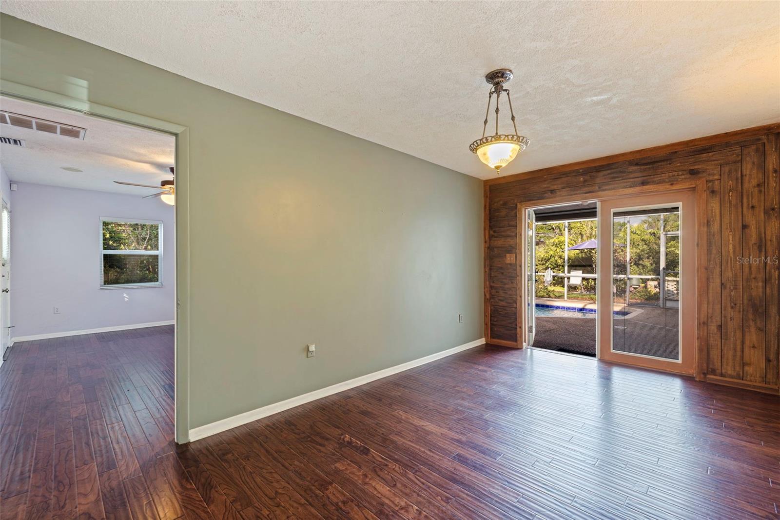 1572 84TH AVE N, ST PETERSBURG, FL, 33702