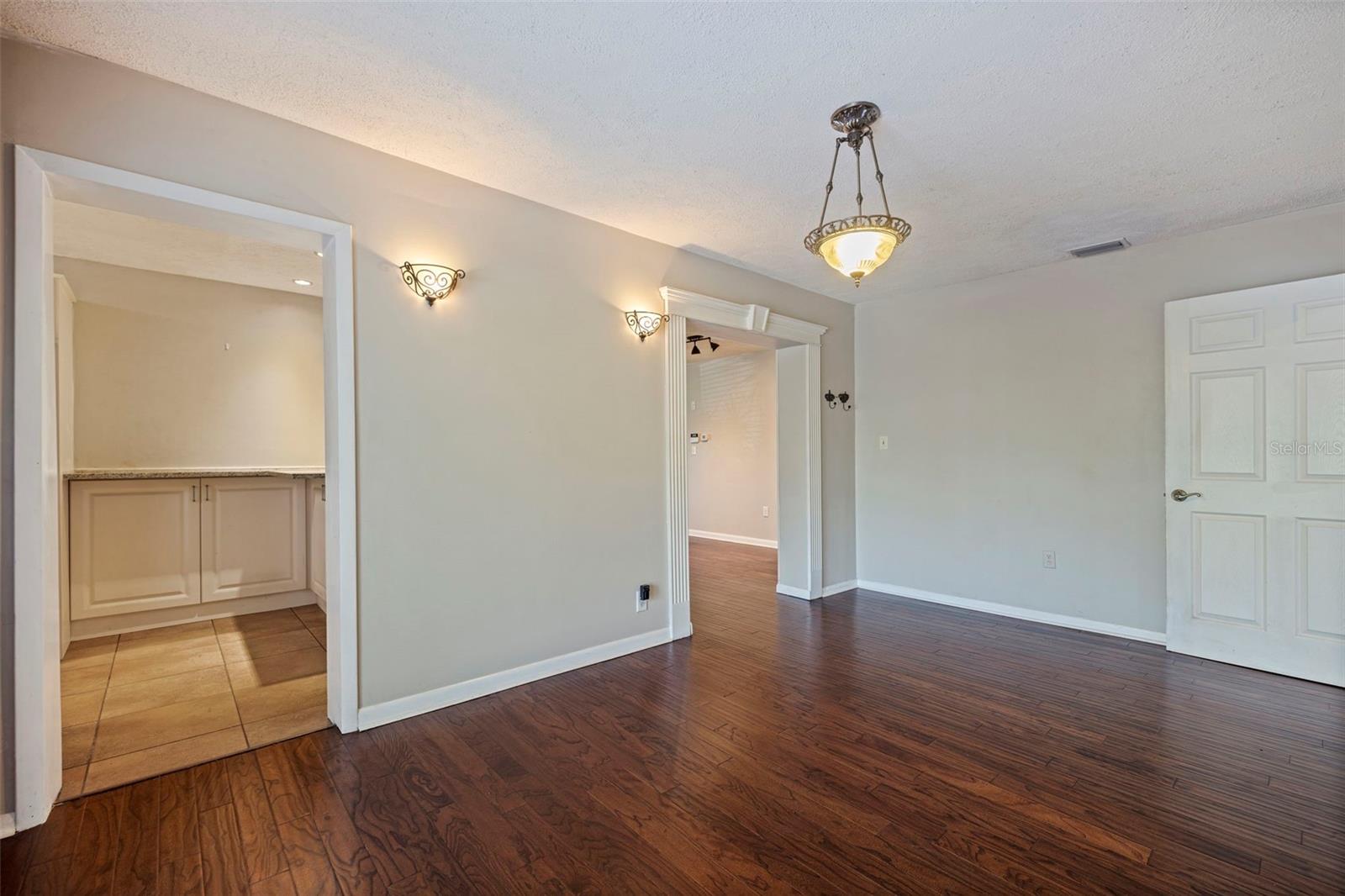 1572 84TH AVE N, ST PETERSBURG, FL, 33702