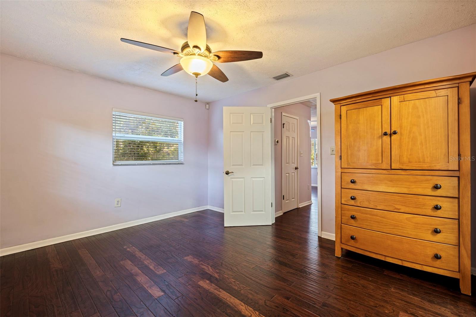 1572 84TH AVE N, ST PETERSBURG, FL, 33702