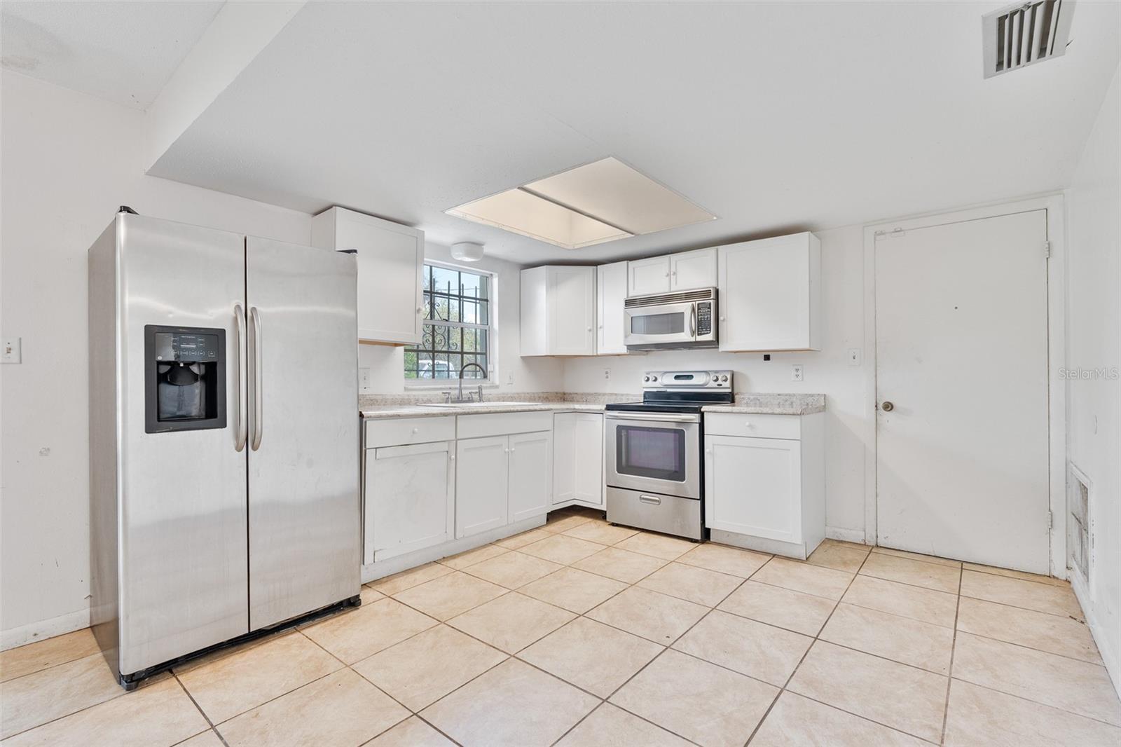 303 E FLORAL AVE, EUSTIS, FL, 32726