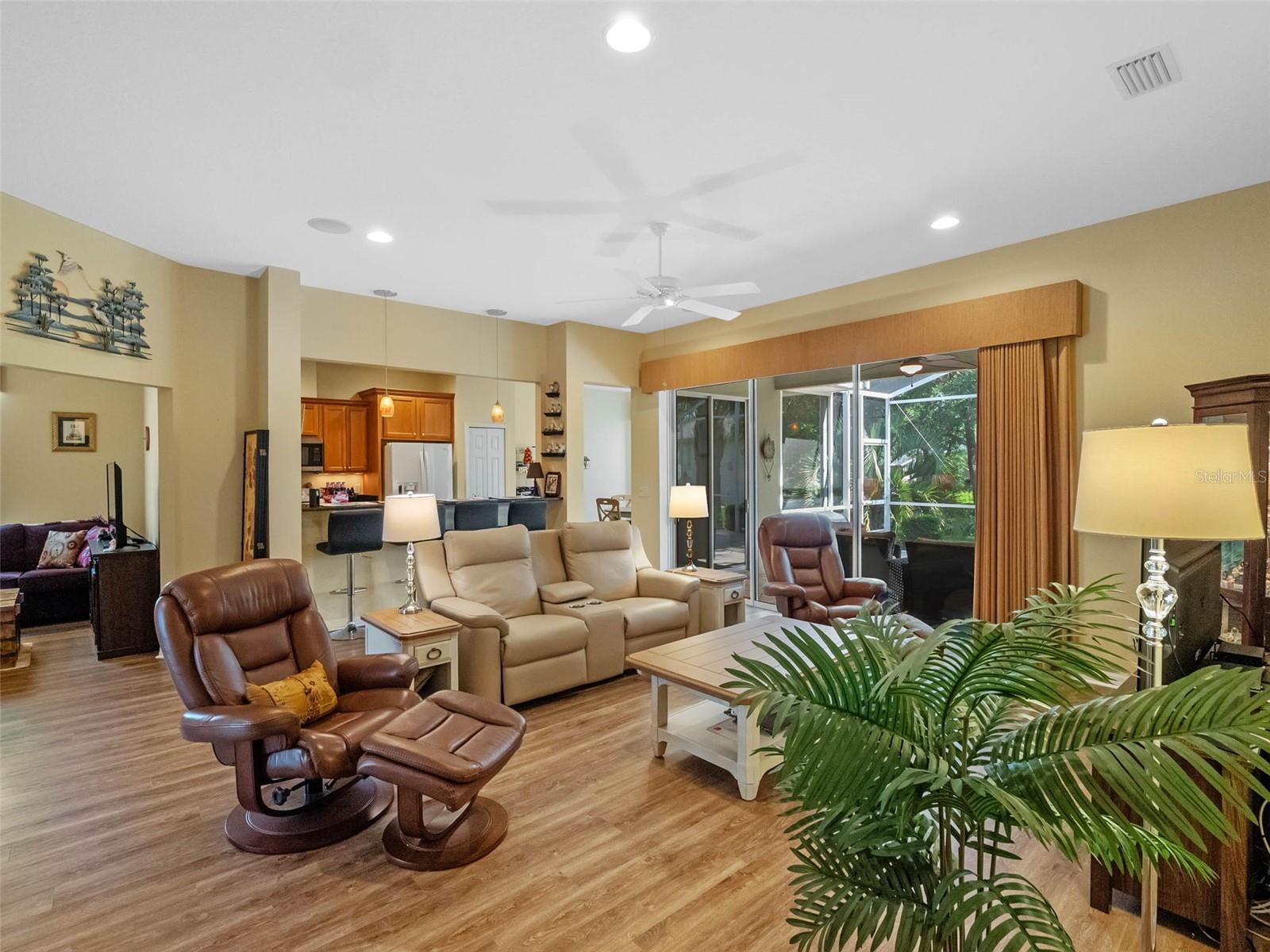 20504 QUEEN ALEXANDRA DR, LEESBURG, FL, 34748