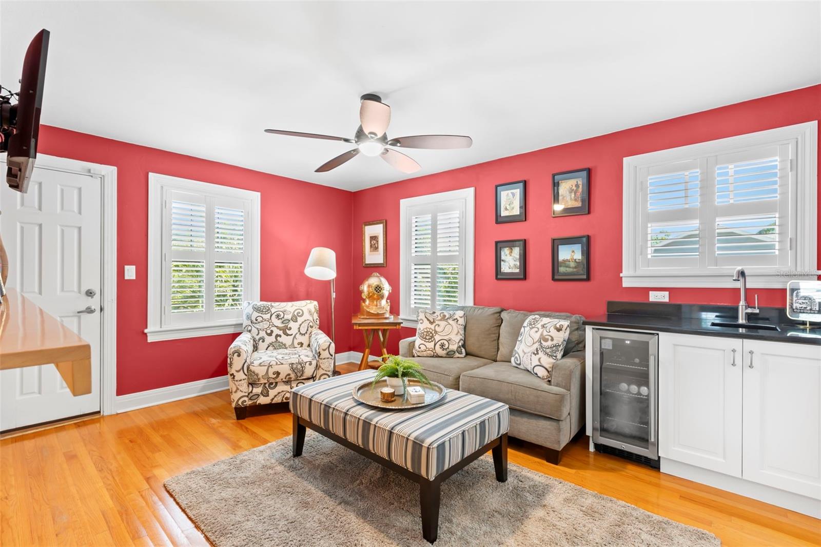 556 21ST AVE NE, ST PETERSBURG, FL, 33704