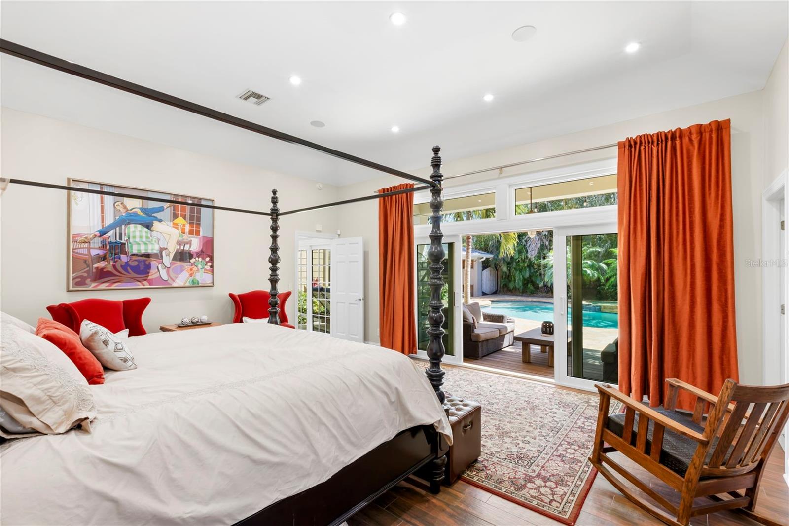 556 21ST AVE NE, ST PETERSBURG, FL, 33704