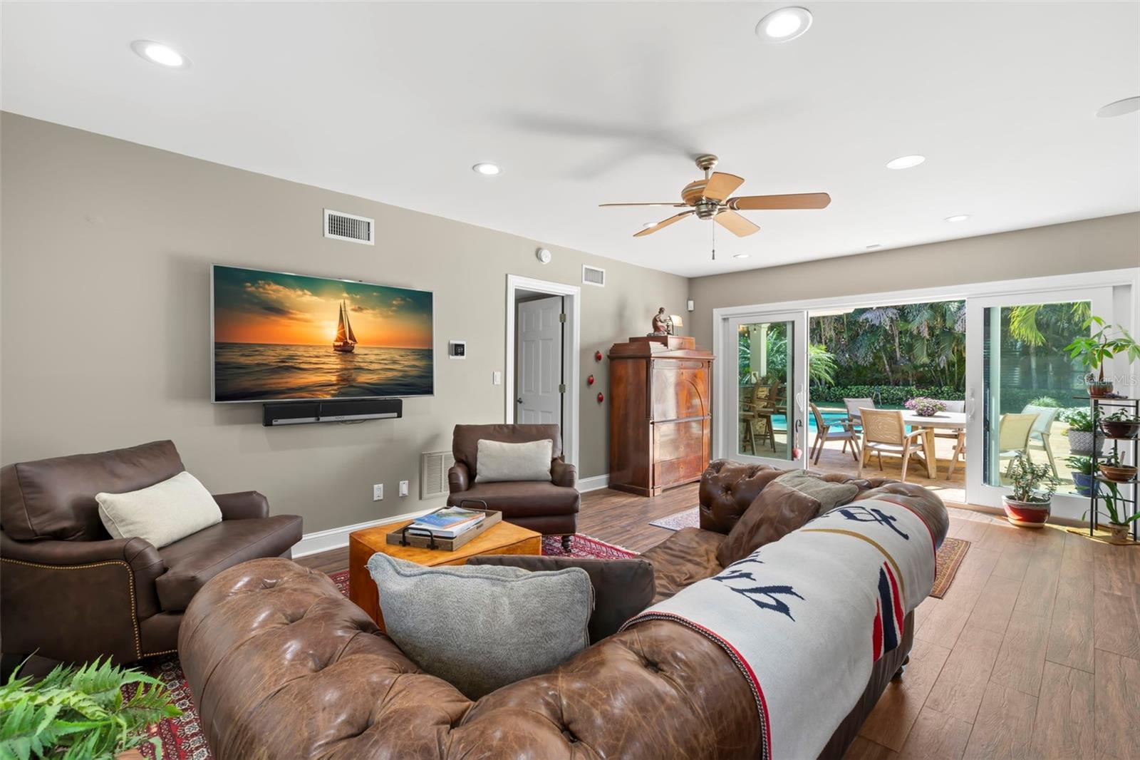 556 21ST AVE NE, ST PETERSBURG, FL, 33704