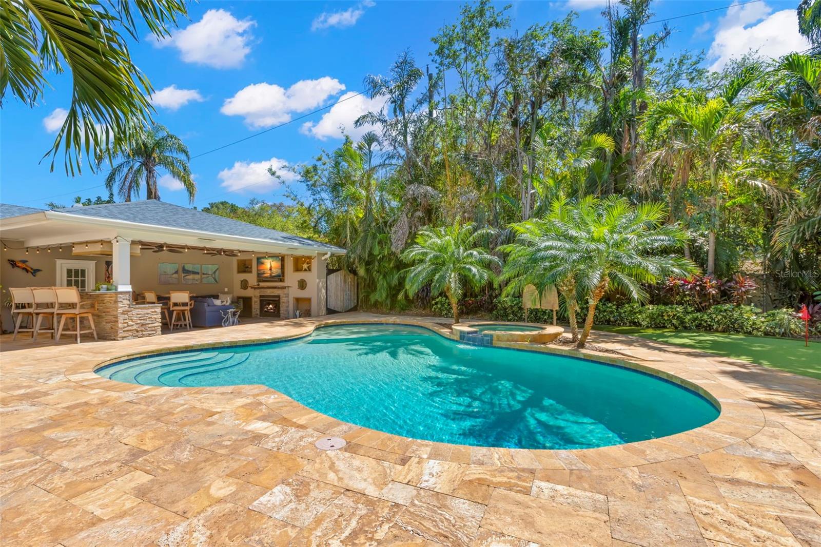 556 21ST AVE NE, ST PETERSBURG, FL, 33704