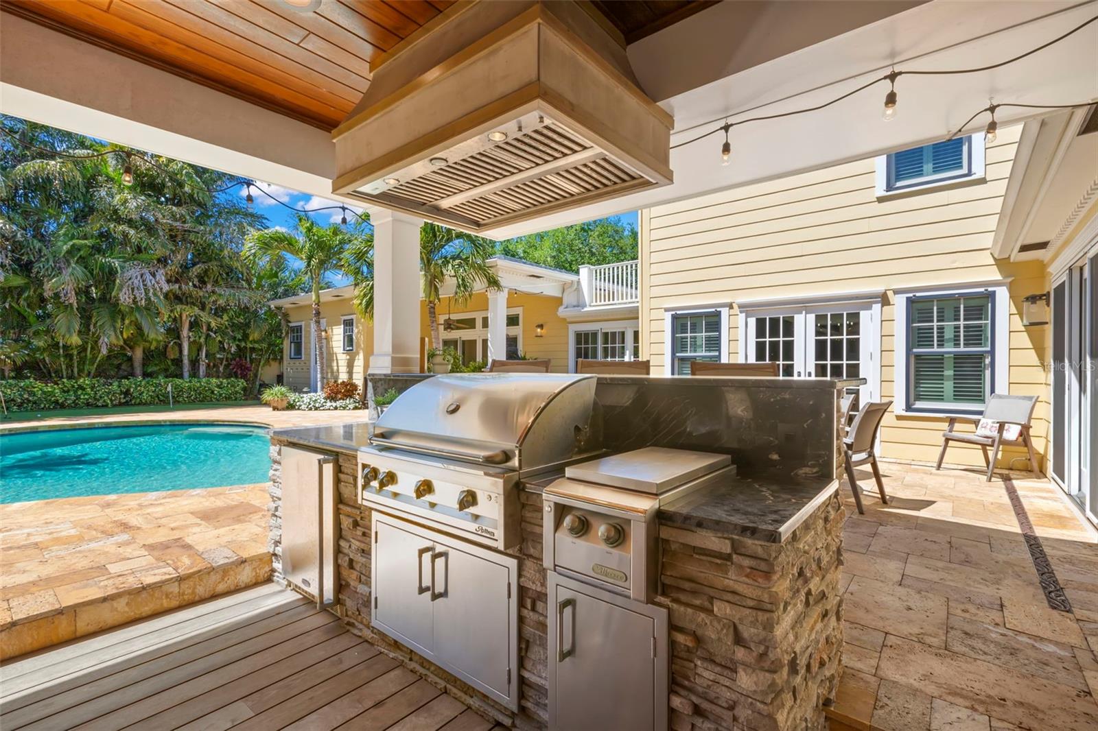 556 21ST AVE NE, ST PETERSBURG, FL, 33704