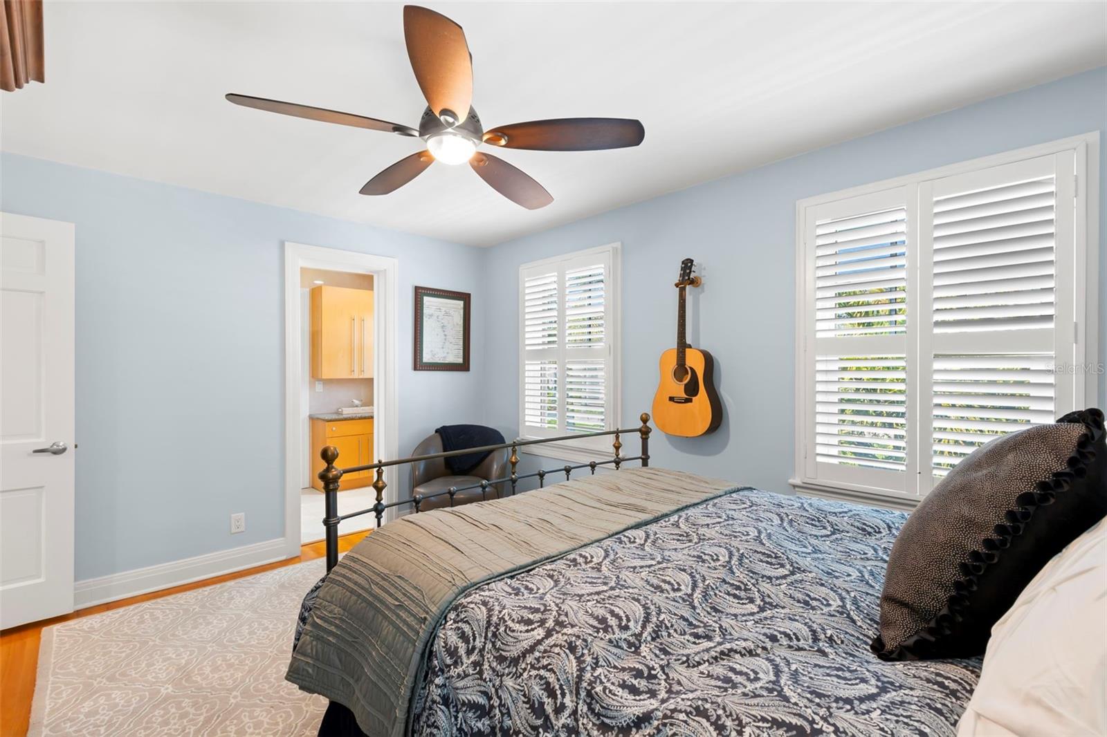 556 21ST AVE NE, ST PETERSBURG, FL, 33704