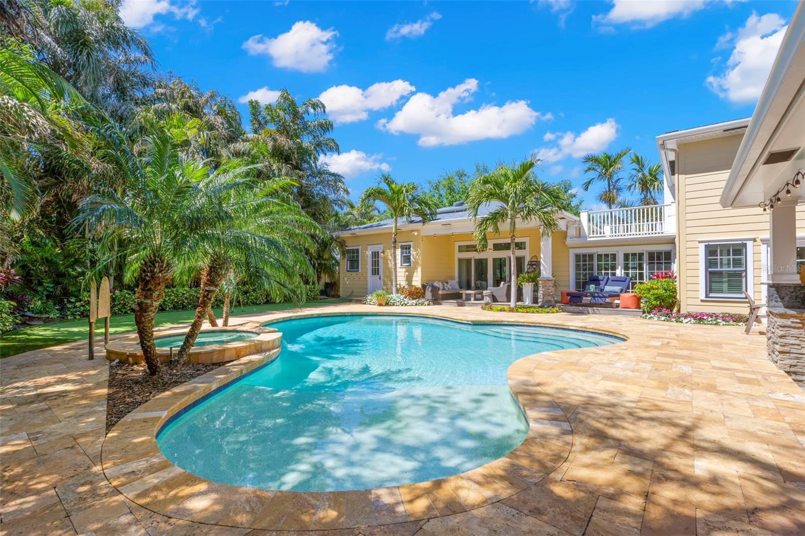 556 21ST AVE NE, ST PETERSBURG, FL, 33704