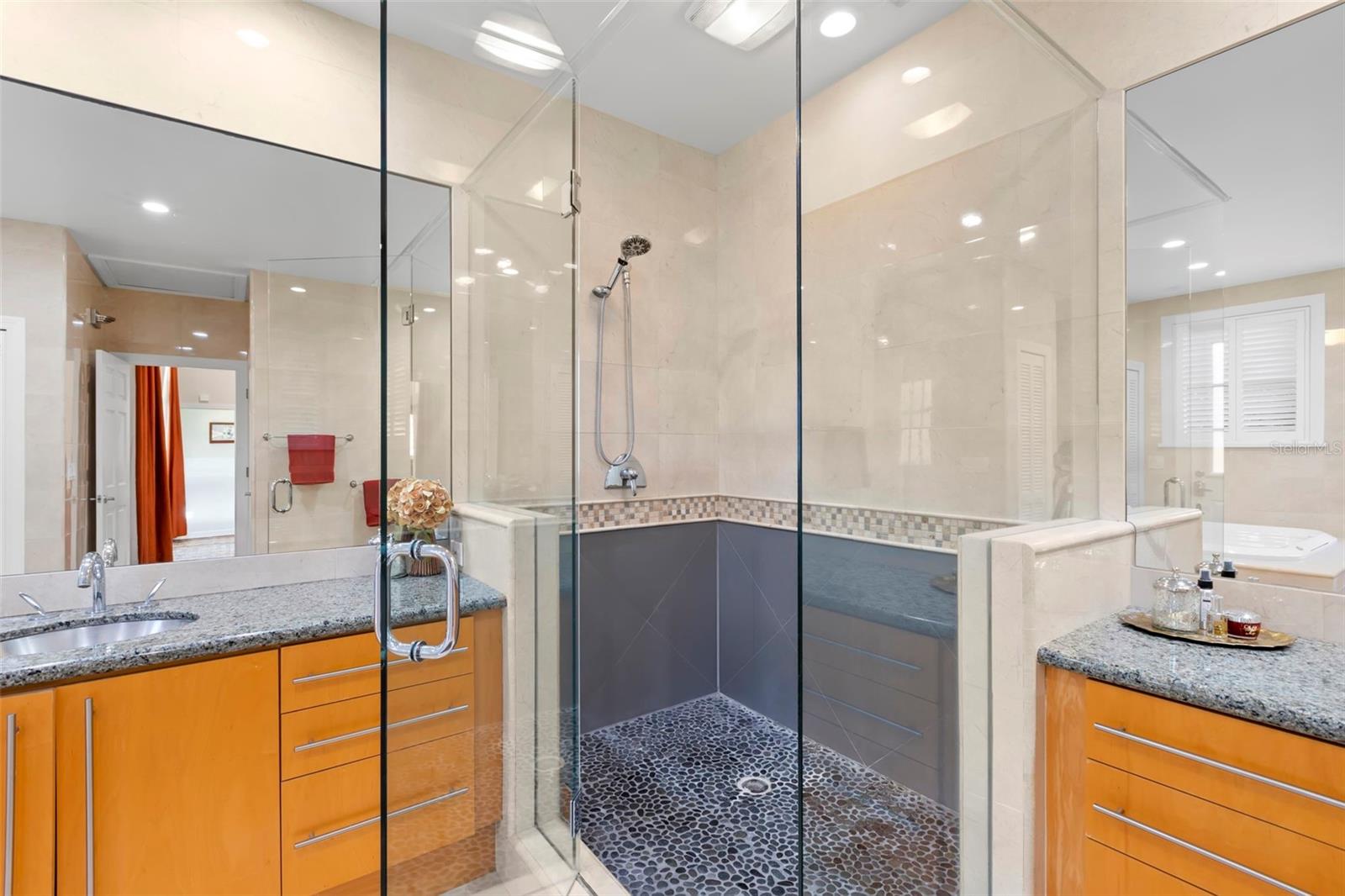 556 21ST AVE NE, ST PETERSBURG, FL, 33704