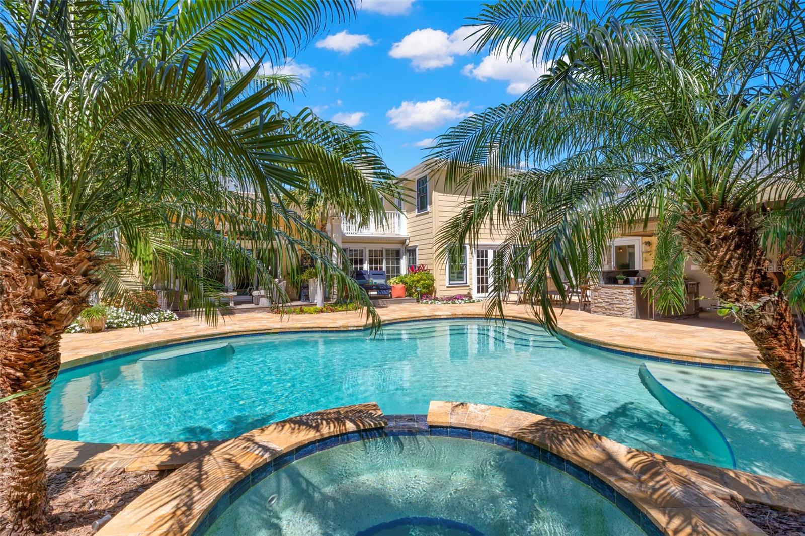 556 21ST AVE NE, ST PETERSBURG, FL, 33704