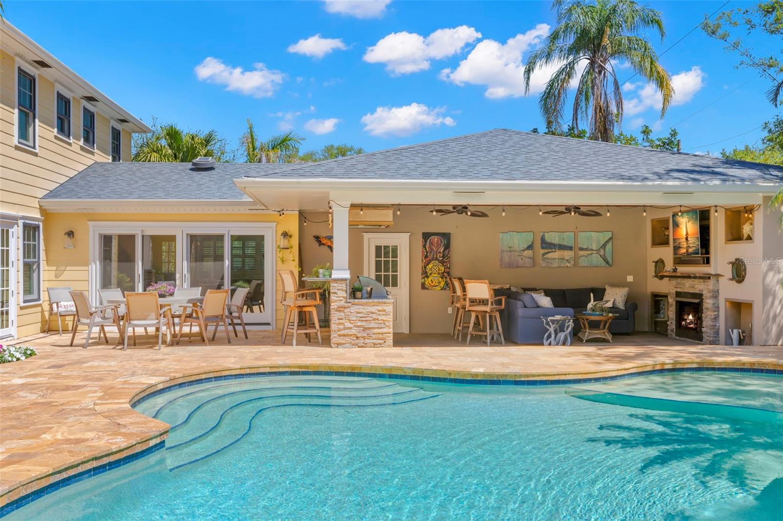 556 21ST AVE NE, ST PETERSBURG, FL, 33704