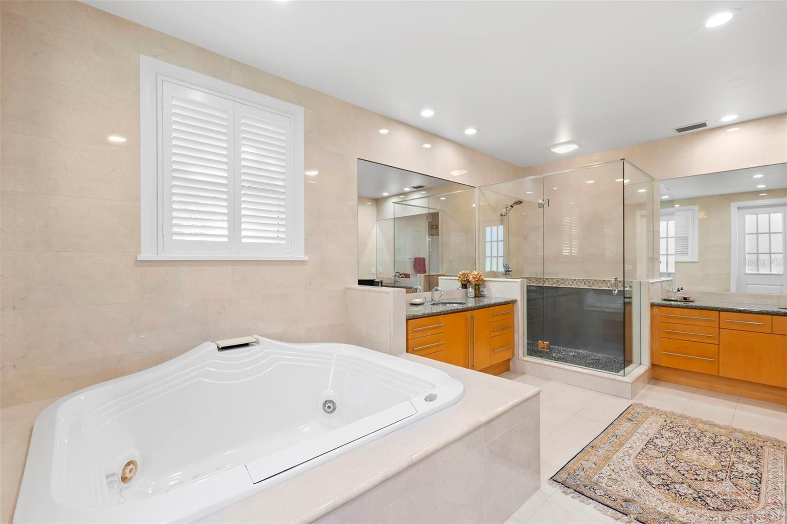 556 21ST AVE NE, ST PETERSBURG, FL, 33704