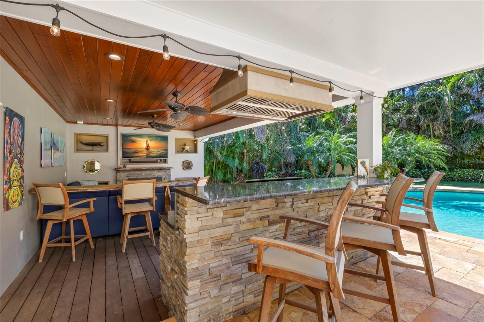 556 21ST AVE NE, ST PETERSBURG, FL, 33704