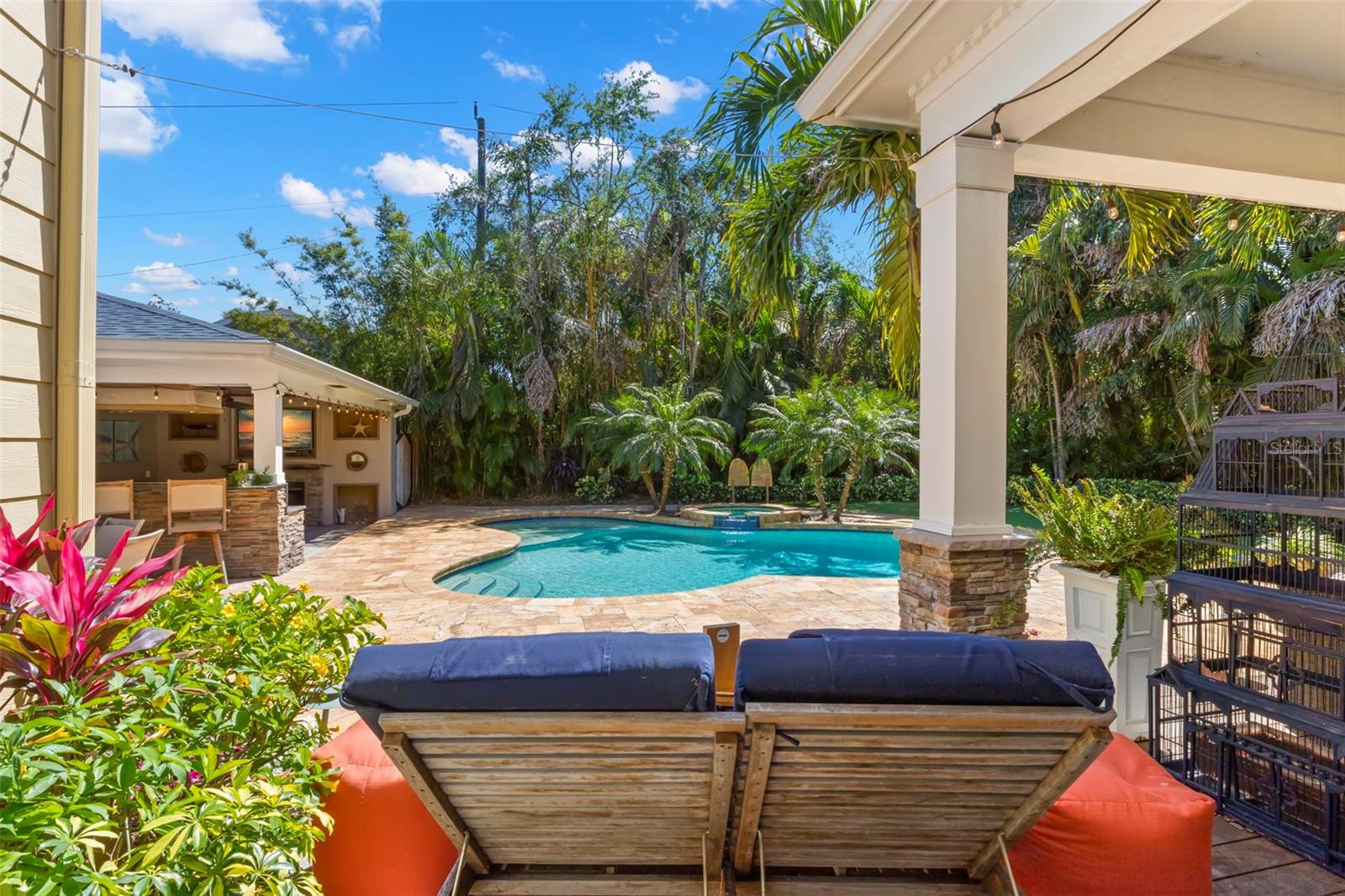 556 21ST AVE NE, ST PETERSBURG, FL, 33704