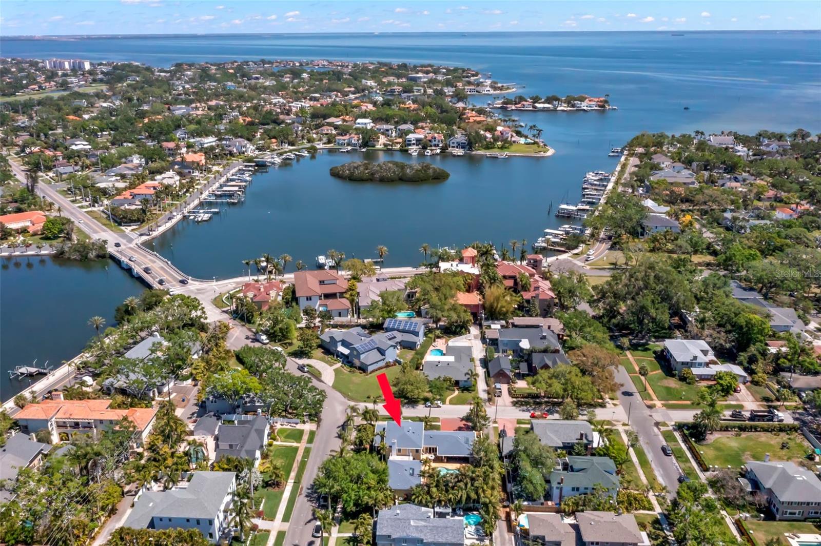 556 21ST AVE NE, ST PETERSBURG, FL, 33704