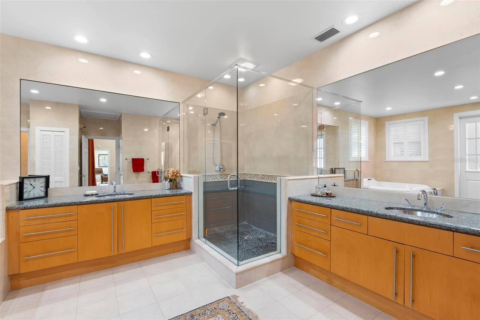 556 21ST AVE NE, ST PETERSBURG, FL, 33704