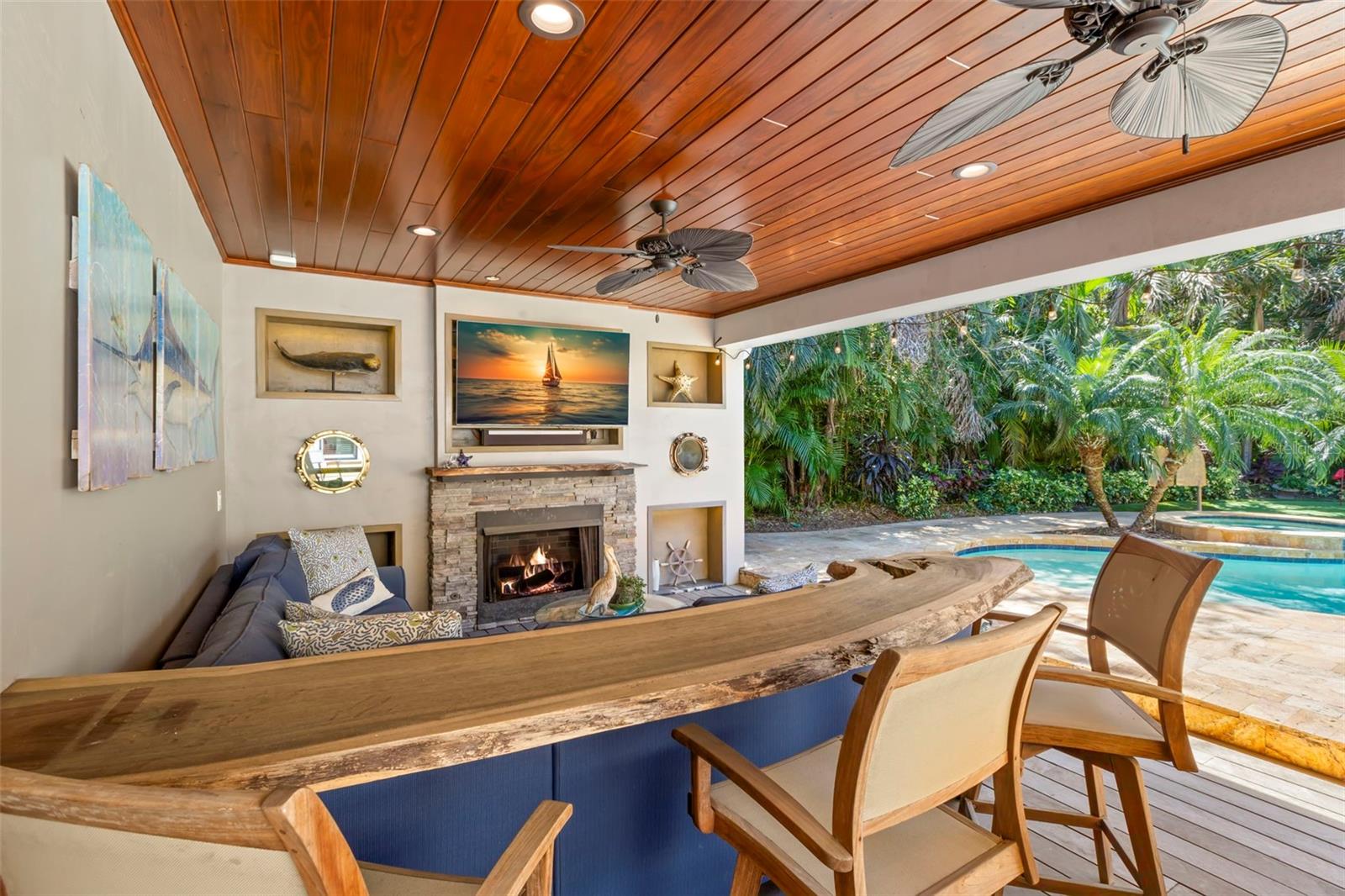 556 21ST AVE NE, ST PETERSBURG, FL, 33704