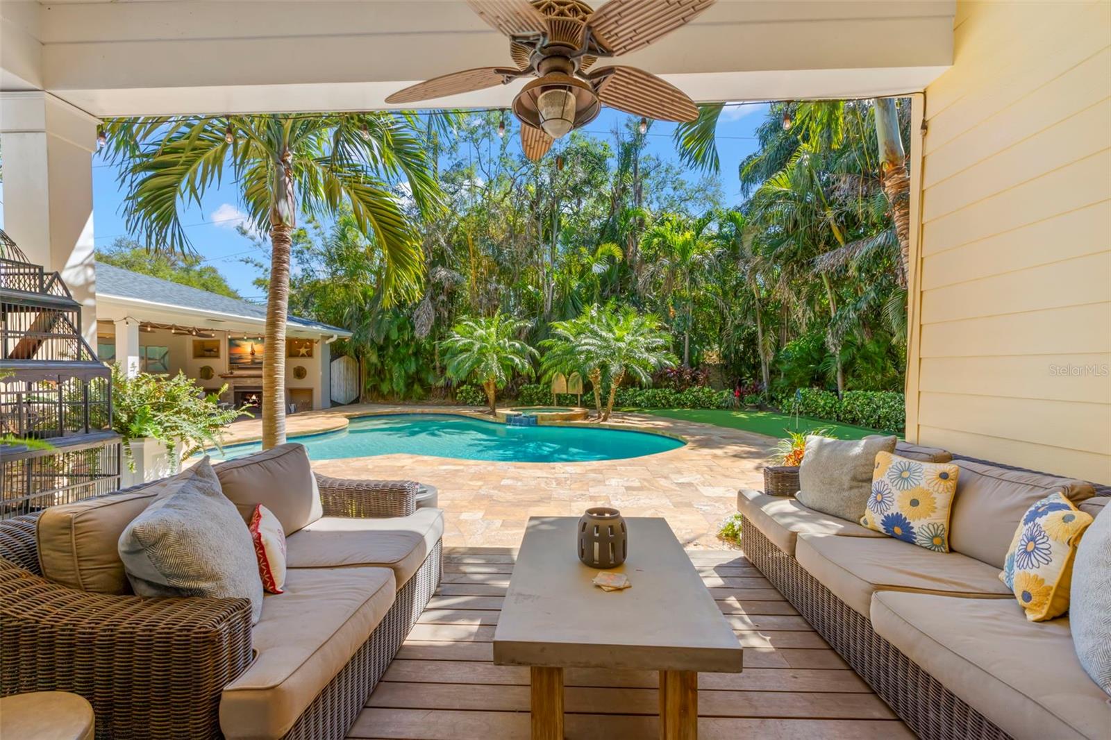 556 21ST AVE NE, ST PETERSBURG, FL, 33704