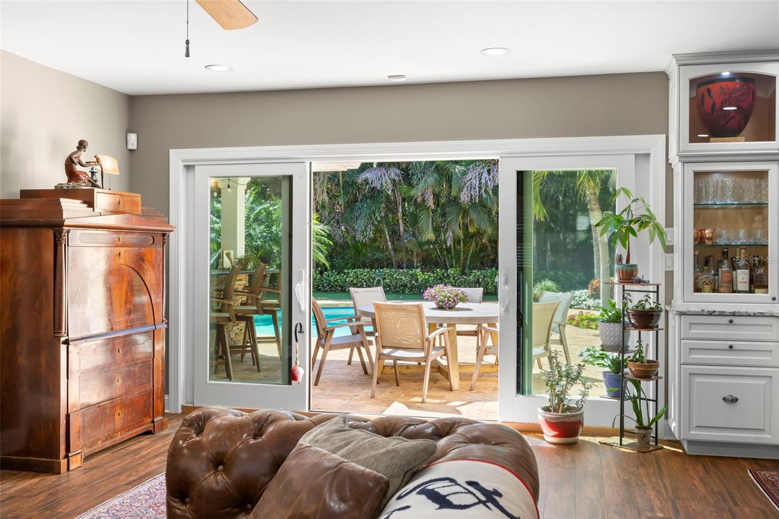 556 21ST AVE NE, ST PETERSBURG, FL, 33704