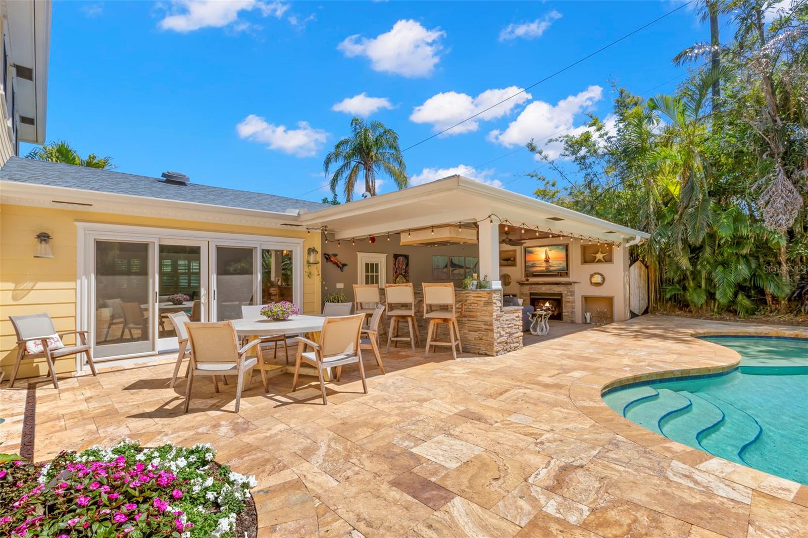 556 21ST AVE NE, ST PETERSBURG, FL, 33704