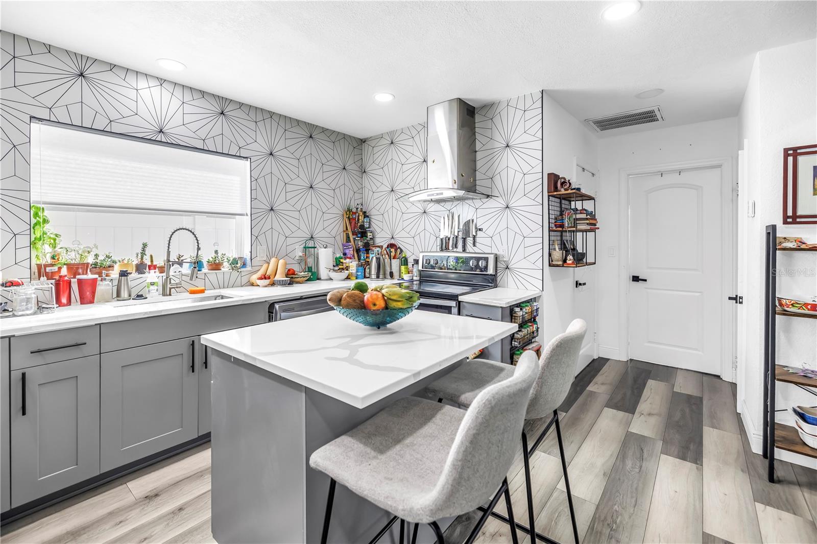 633 47TH AVE N, ST PETERSBURG, FL, 33703