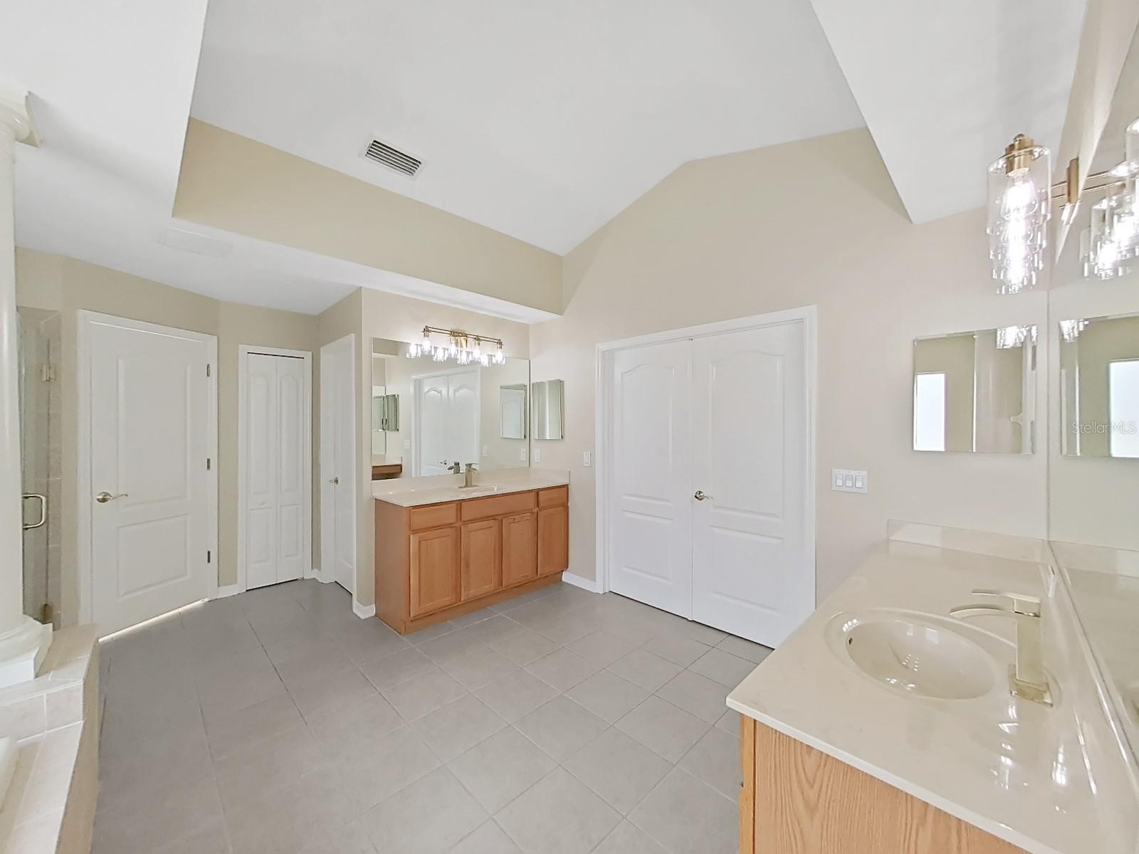 18308 WEYBURNE AVE, TAMPA, FL, 33647