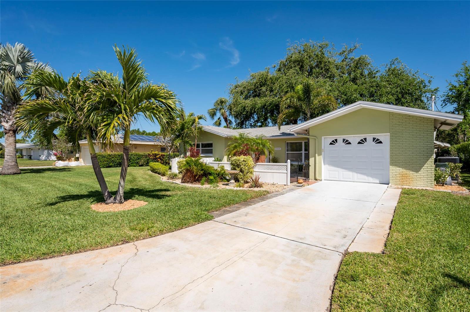 2849 SUNSET BLVD, BELLEAIR BLUFFS, FL, 33770