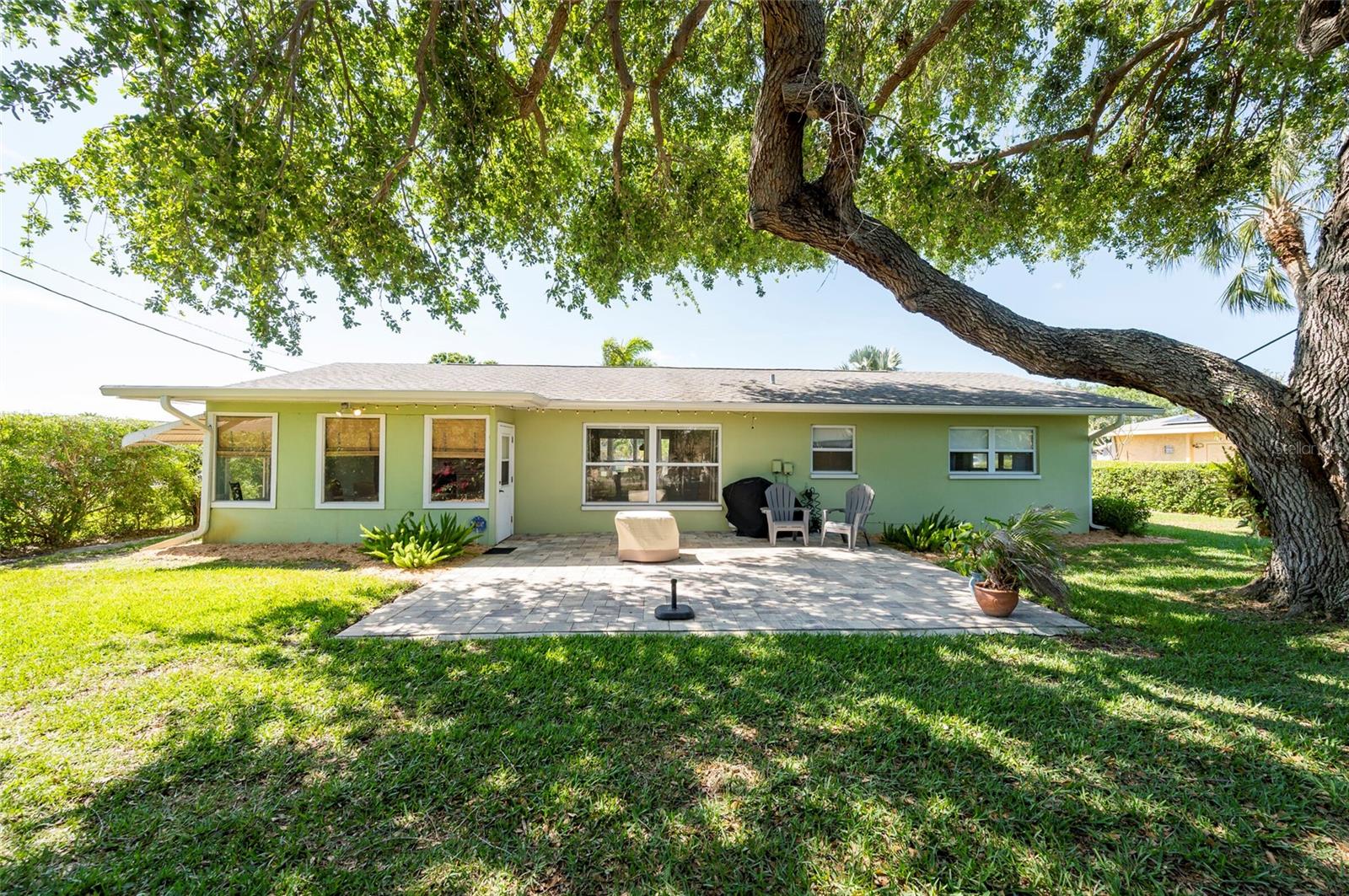 2849 SUNSET BLVD, BELLEAIR BLUFFS, FL, 33770