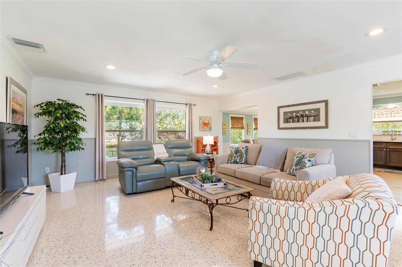 2849 SUNSET BLVD, BELLEAIR BLUFFS, FL, 33770