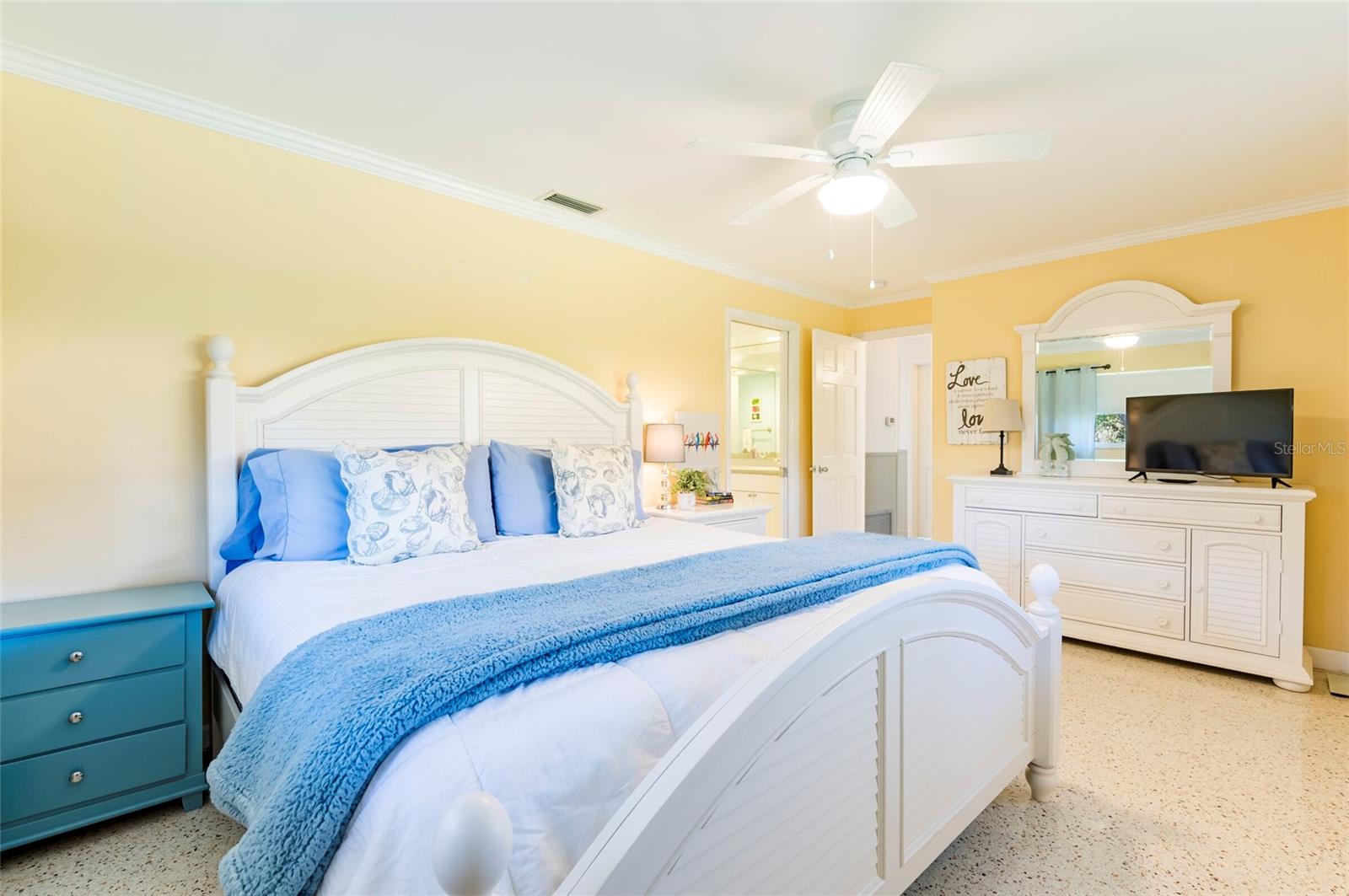 2849 SUNSET BLVD, BELLEAIR BLUFFS, FL, 33770