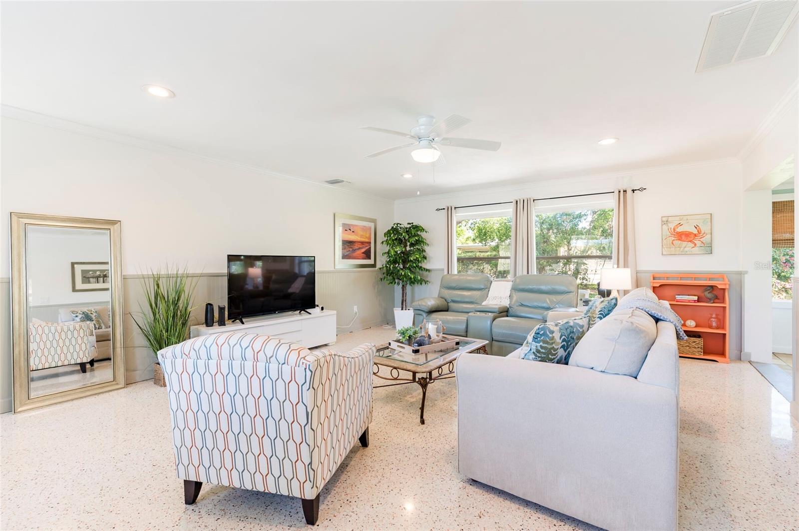 2849 SUNSET BLVD, BELLEAIR BLUFFS, FL, 33770