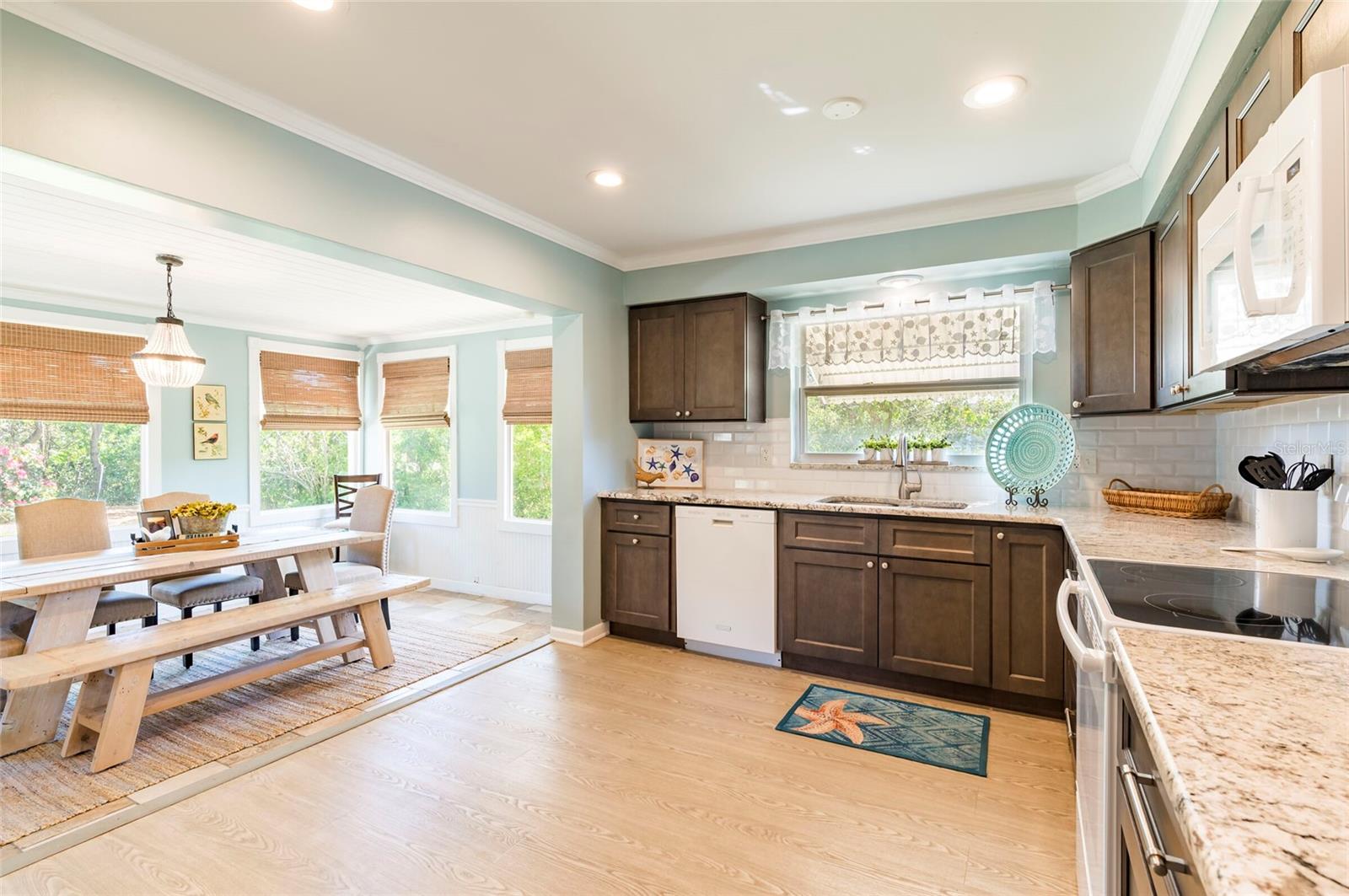 2849 SUNSET BLVD, BELLEAIR BLUFFS, FL, 33770
