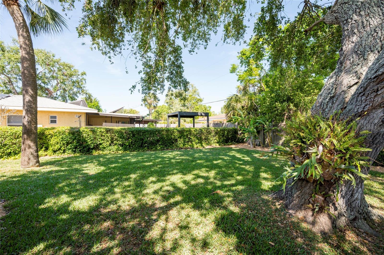 2849 SUNSET BLVD, BELLEAIR BLUFFS, FL, 33770
