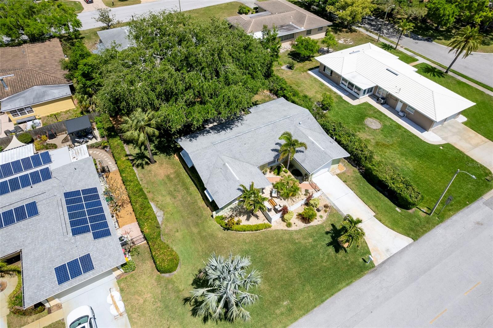 2849 SUNSET BLVD, BELLEAIR BLUFFS, FL, 33770